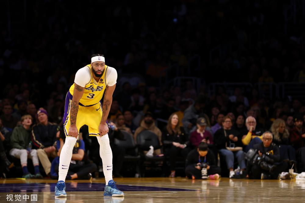 并推动足球 并推动足球